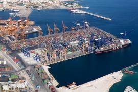 Пирей намерен стать крупнейшим контейнерным портом Средиземноморья