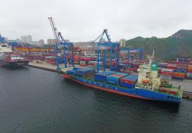 ВМТП начал обслуживание нового контейнерного сервиса SCS