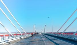 На Дальнем Востоке достроили первый автомобильный мост из России в Китай